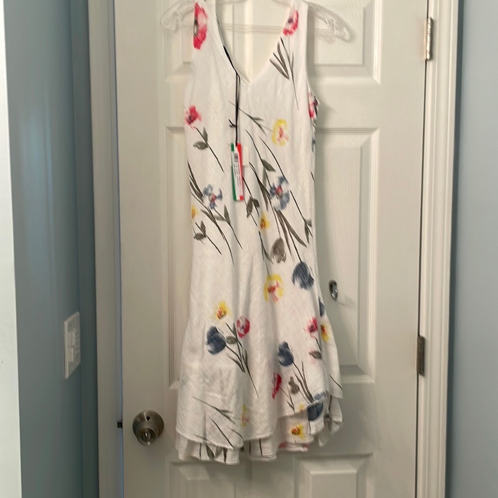 Beautiful sleeveless spring dress.